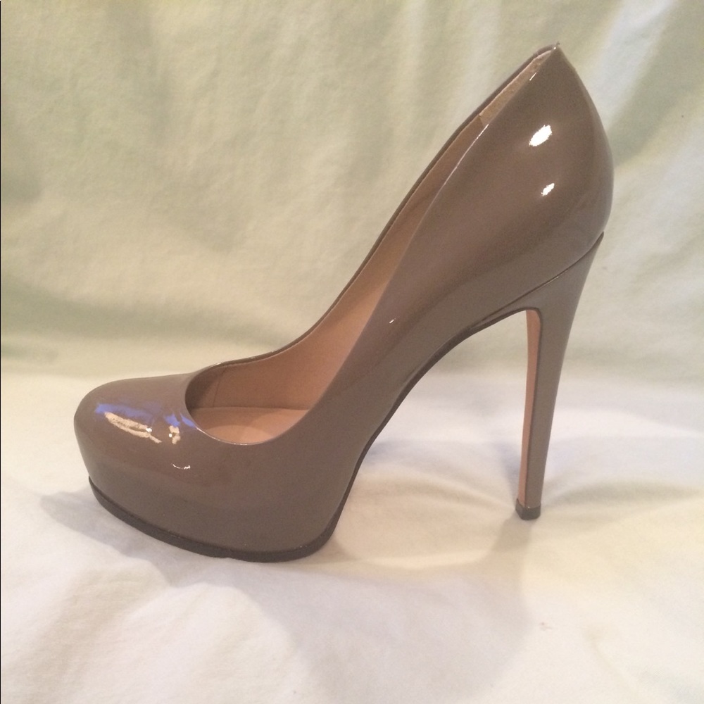POUR LA VICTOIRE patent leather pumps 7.5
